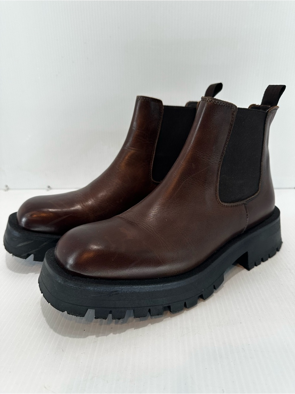 British Passport Chelsea Boots Made in Italy Women’s Size 40